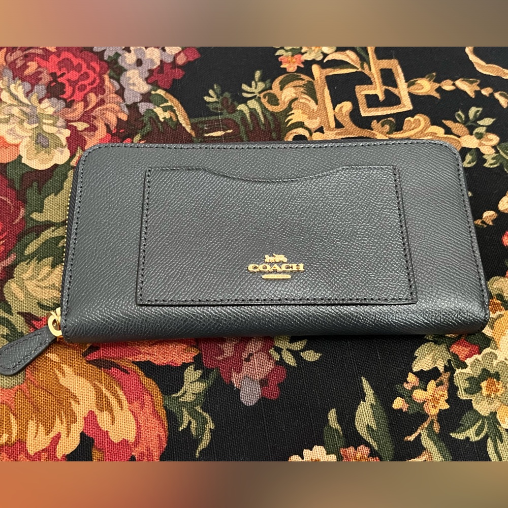 Coach Accordian Zip Wallet True Navy EUC